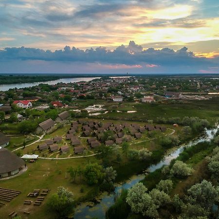 Dolphin Camping Hotell Sfântu Gheorghe Eksteriør bilde