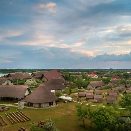 Dolphin Camping Hotell Sfântu Gheorghe Eksteriør bilde