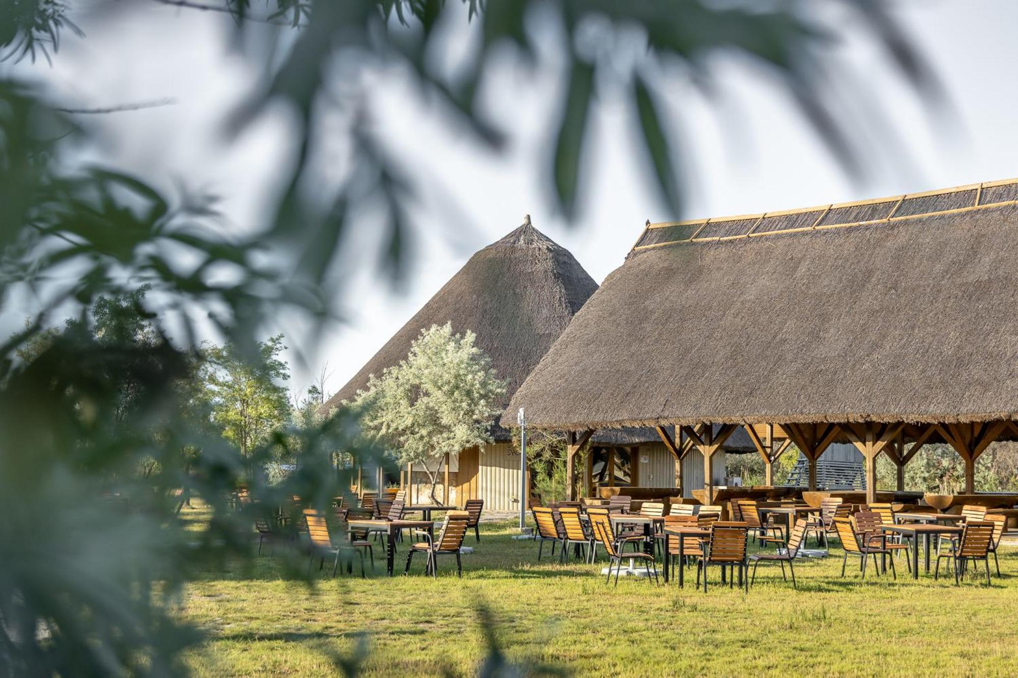 Dolphin Camping Hotell Sfântu Gheorghe Eksteriør bilde