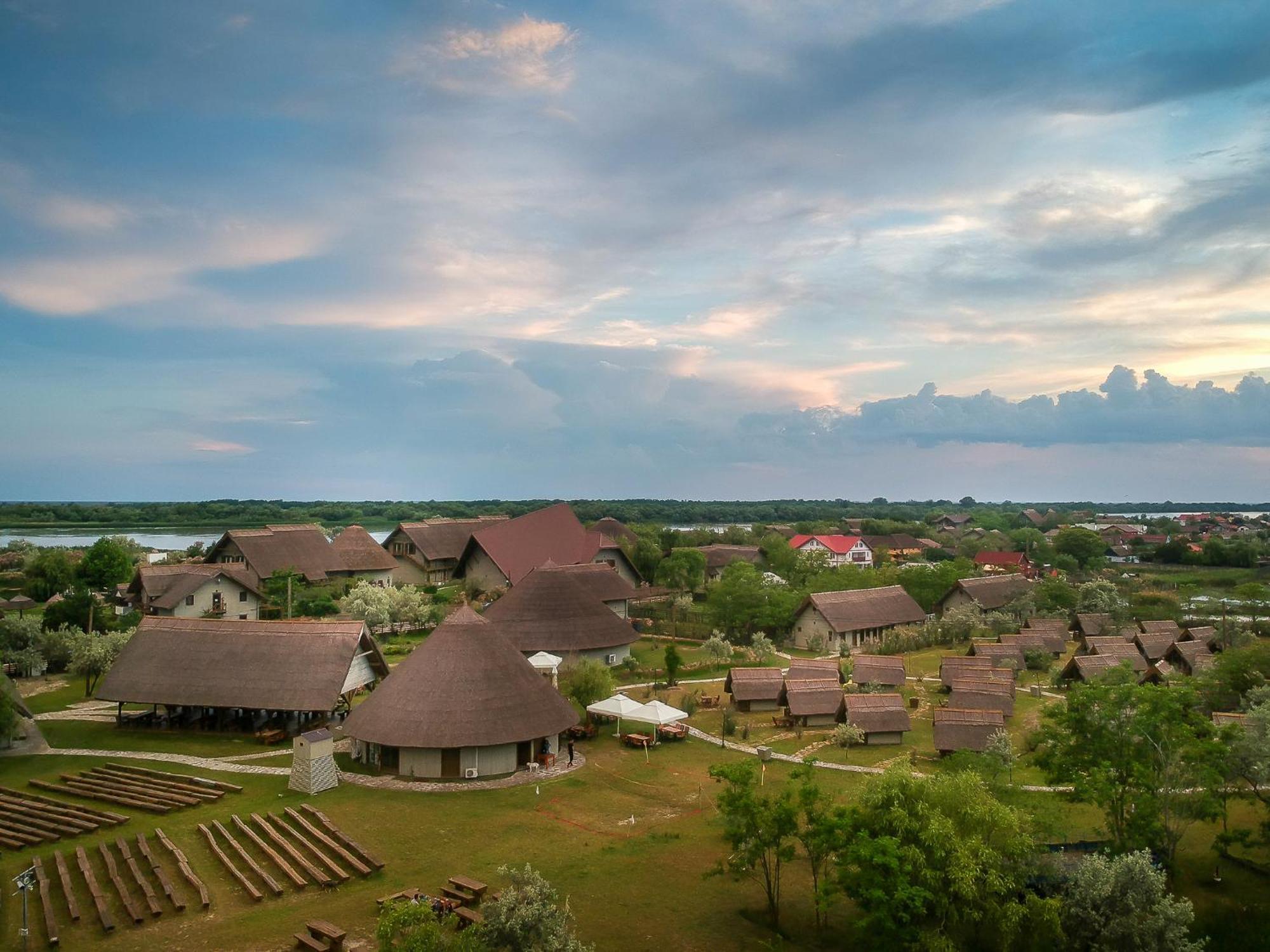 Dolphin Camping Hotell Sfântu Gheorghe Eksteriør bilde