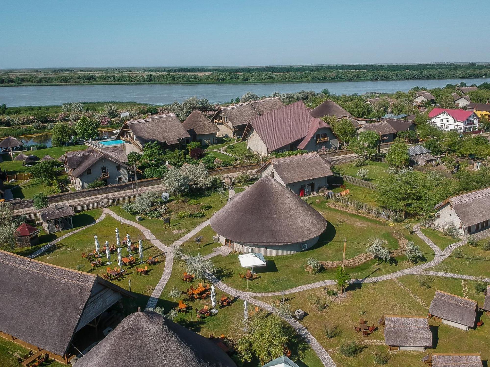 Dolphin Camping Hotell Sfântu Gheorghe Eksteriør bilde