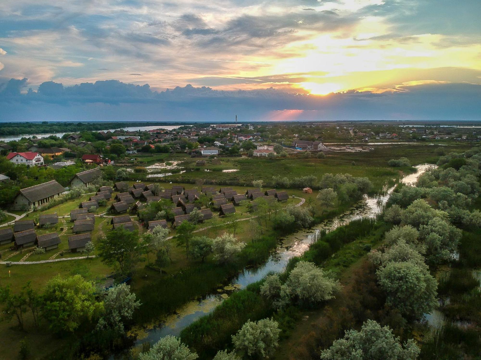 Dolphin Camping Hotell Sfântu Gheorghe Eksteriør bilde